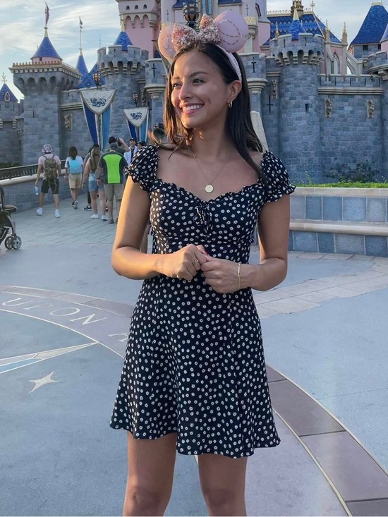 Reformation Dresses & Skirts - REFORMATION DAISY PRINT MINI DRESS